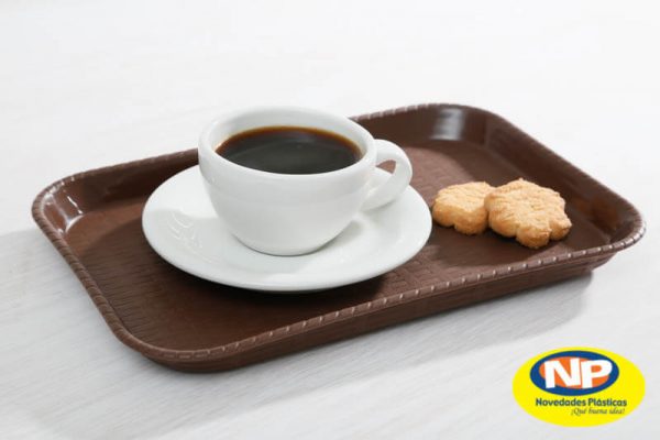 Bandeja Tintos Rattan  / Novedades Plásticas