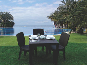 Combo Mesa Coral + 4 Sillas Victoria Sin Brazos / Colplast